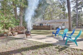 Pet-Friendly Southport Home with Deck 8 Mi to Beach